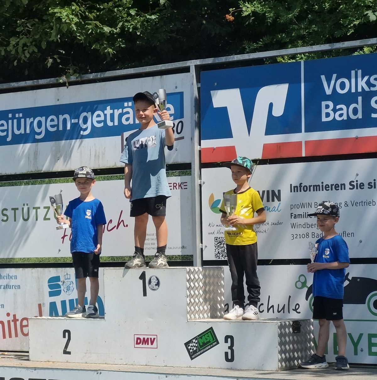 Aris Sadiku auf dem Podest